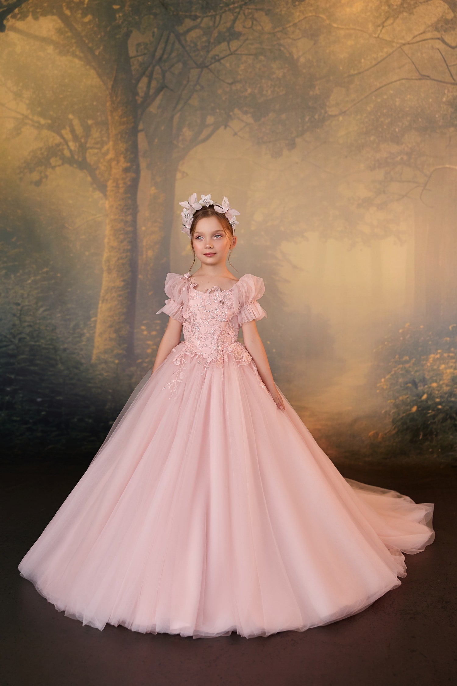 Abito da bambina con pizzo floreale brillante e maniche a palloncino
