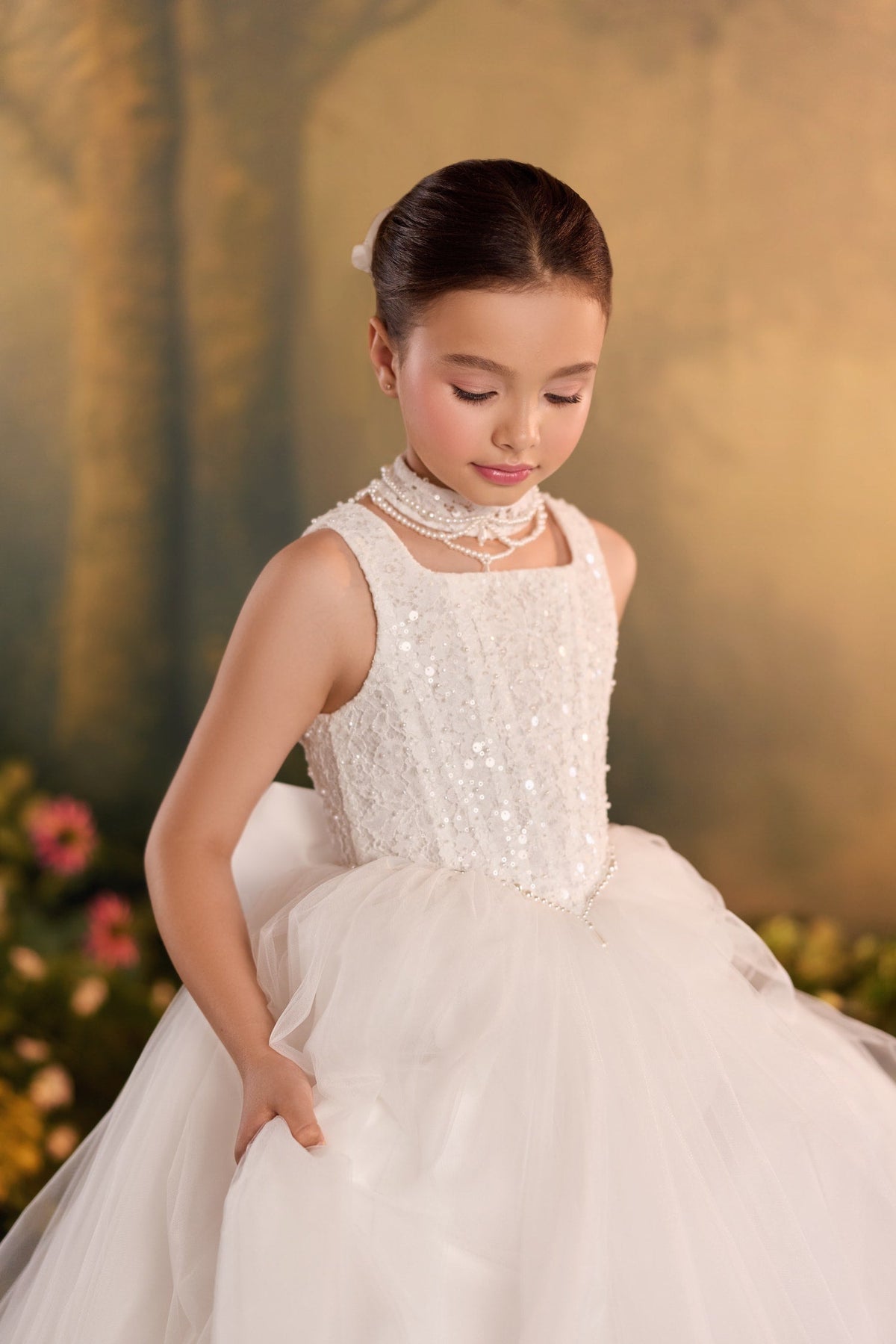 Abito da bambina con corpetto in pizzo e gonna ampia in tulle