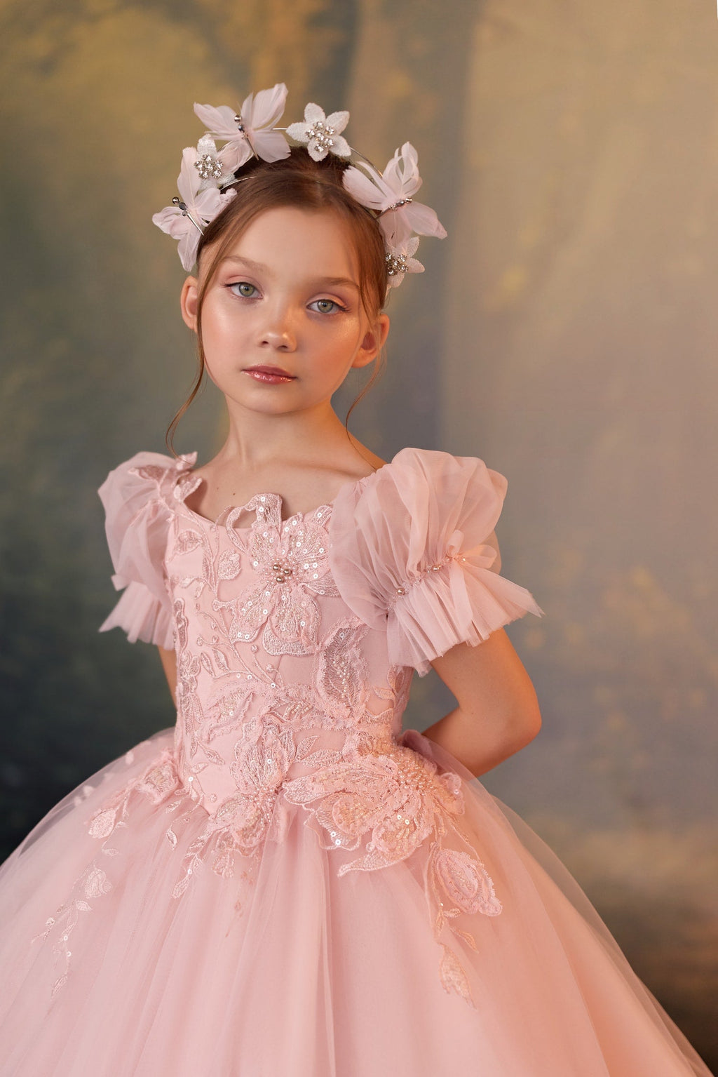 Abito da bambina con pizzo floreale brillante e maniche a palloncino