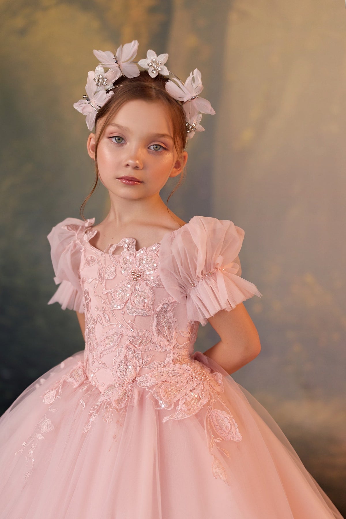 Abito da bambina con pizzo floreale brillante e maniche a palloncino